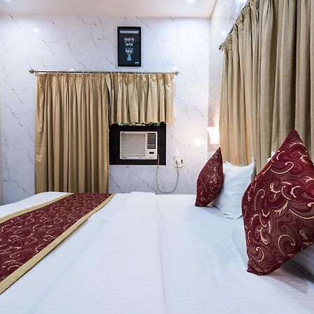 Oyo 1781 Hotel Panchratna Panvel Kültér fotó