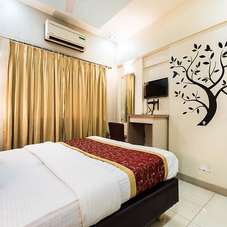 Oyo 1781 Hotel Panchratna Panvel Kültér fotó