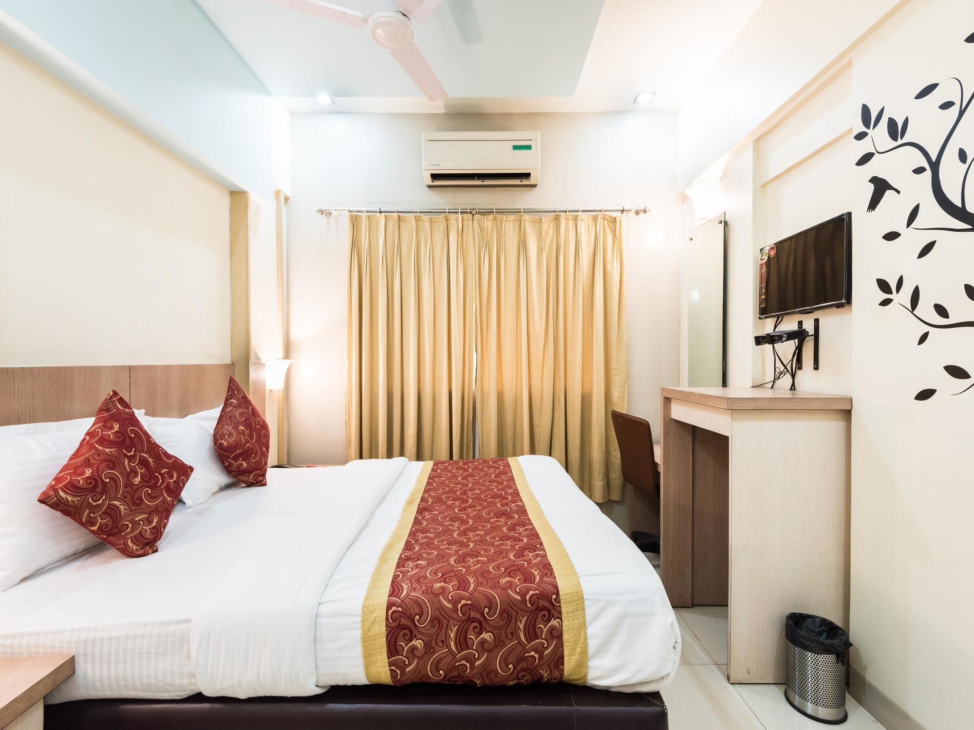 Oyo 1781 Hotel Panchratna Panvel Kültér fotó