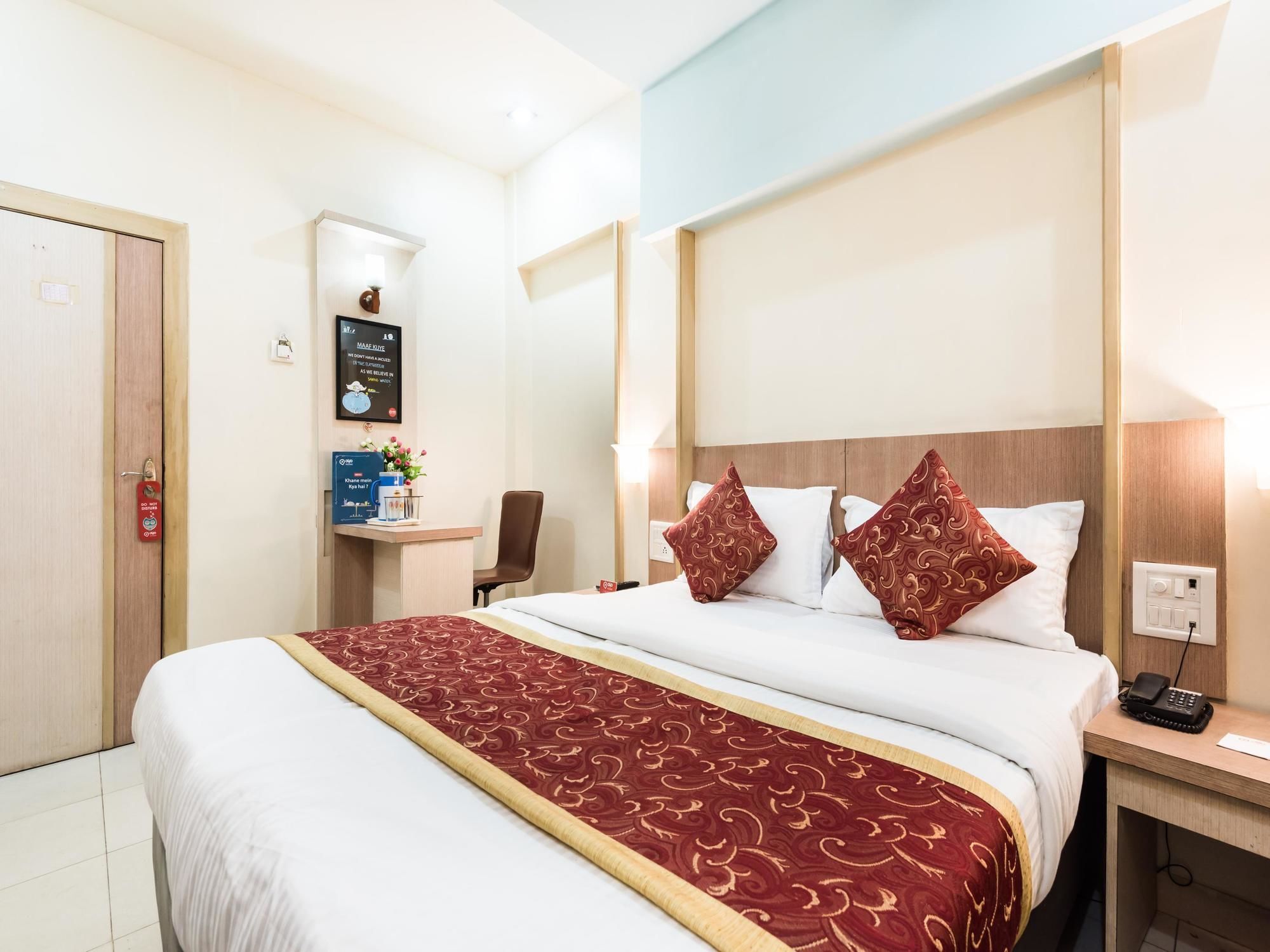 Oyo 1781 Hotel Panchratna Panvel Kültér fotó