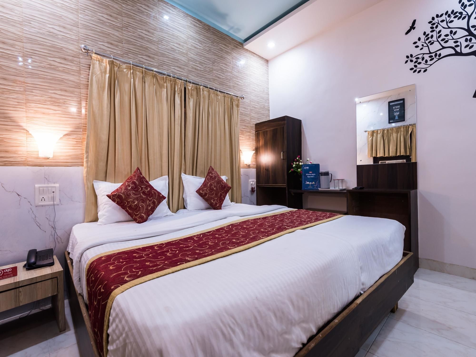 Oyo 1781 Hotel Panchratna Panvel Kültér fotó