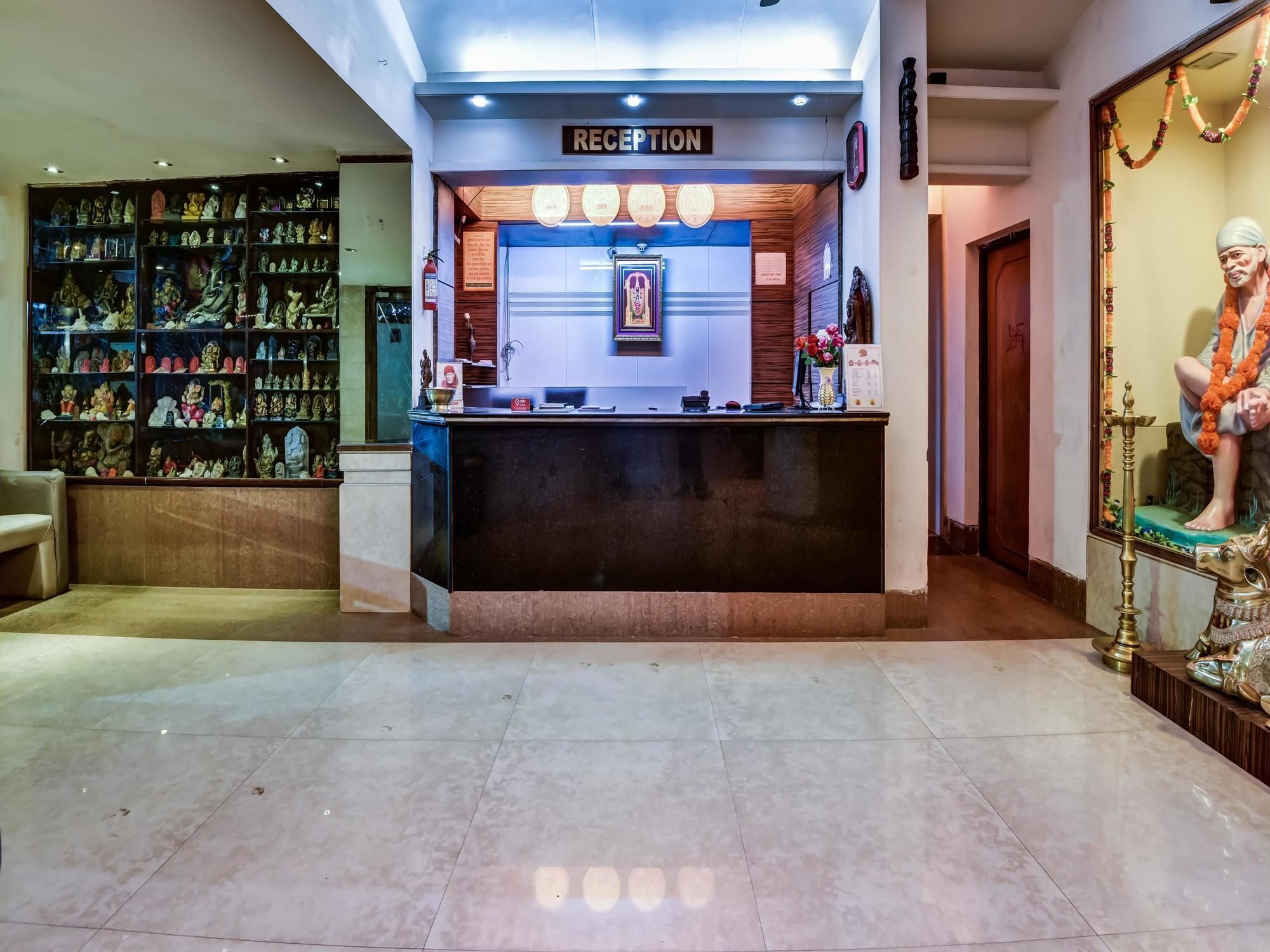 Oyo 1781 Hotel Panchratna Panvel Kültér fotó