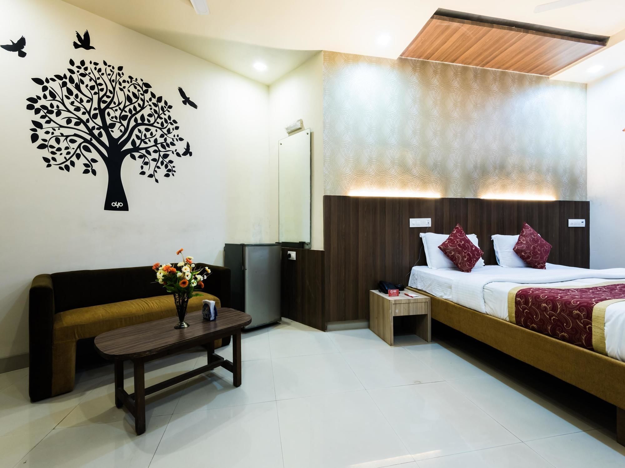 Oyo 1781 Hotel Panchratna Panvel Kültér fotó